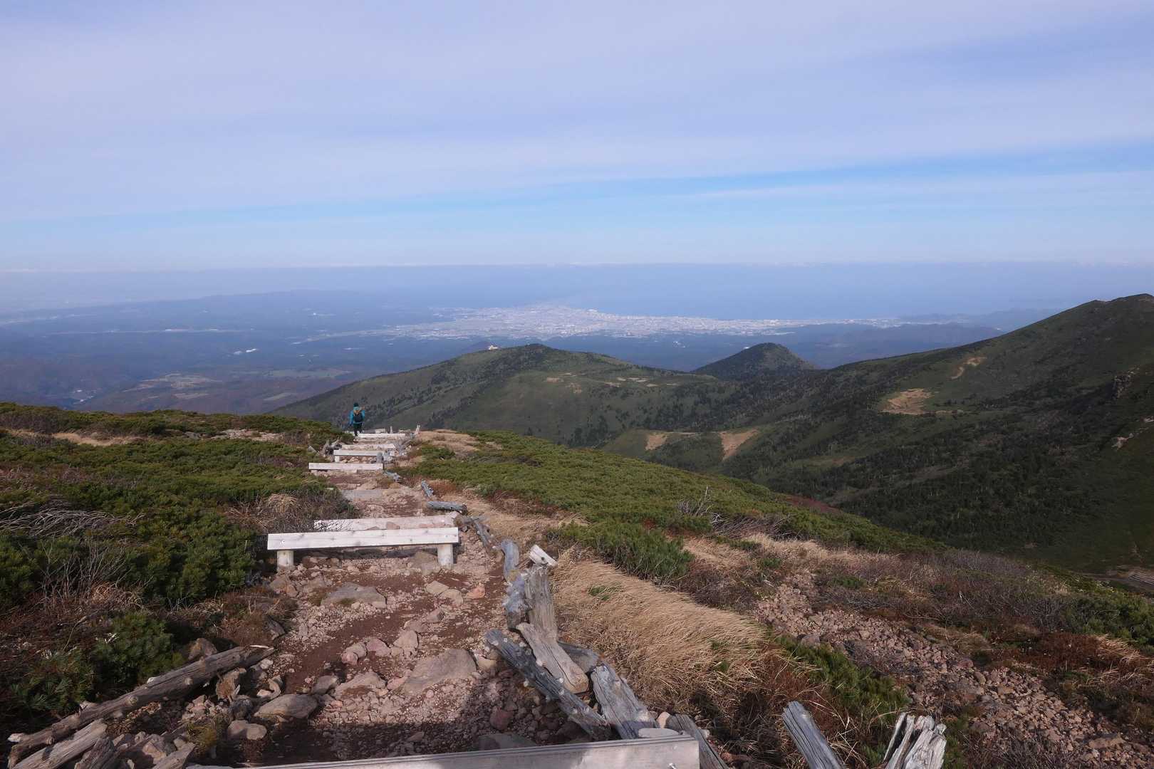 大岳から下山します。