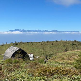 素敵な小屋🛖と、今日一日素敵な姿を見せてくれた雲海にぷかぷか浮かぶ北アルプスを、本日のカバー写真に💁‍♀️