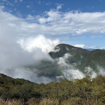地蔵岳到着
この時間になってやっと雲が切れました
此処で二回目の🍙