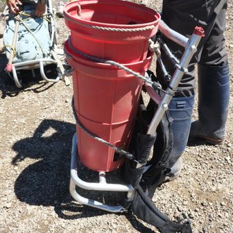 白雲分岐　登山道整備作業員さん　バケツ