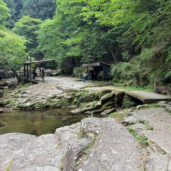 百畳岩の所に休憩オアシスがありました😄
なかなか暑くて汗だくでした💦