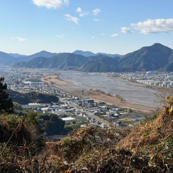 一部開けた山頂から