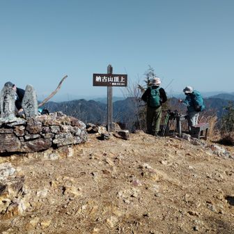 山頂は人がいっぱい