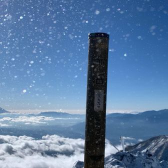 道標と富士山
山頂は風が強い
達成感は爆上がり