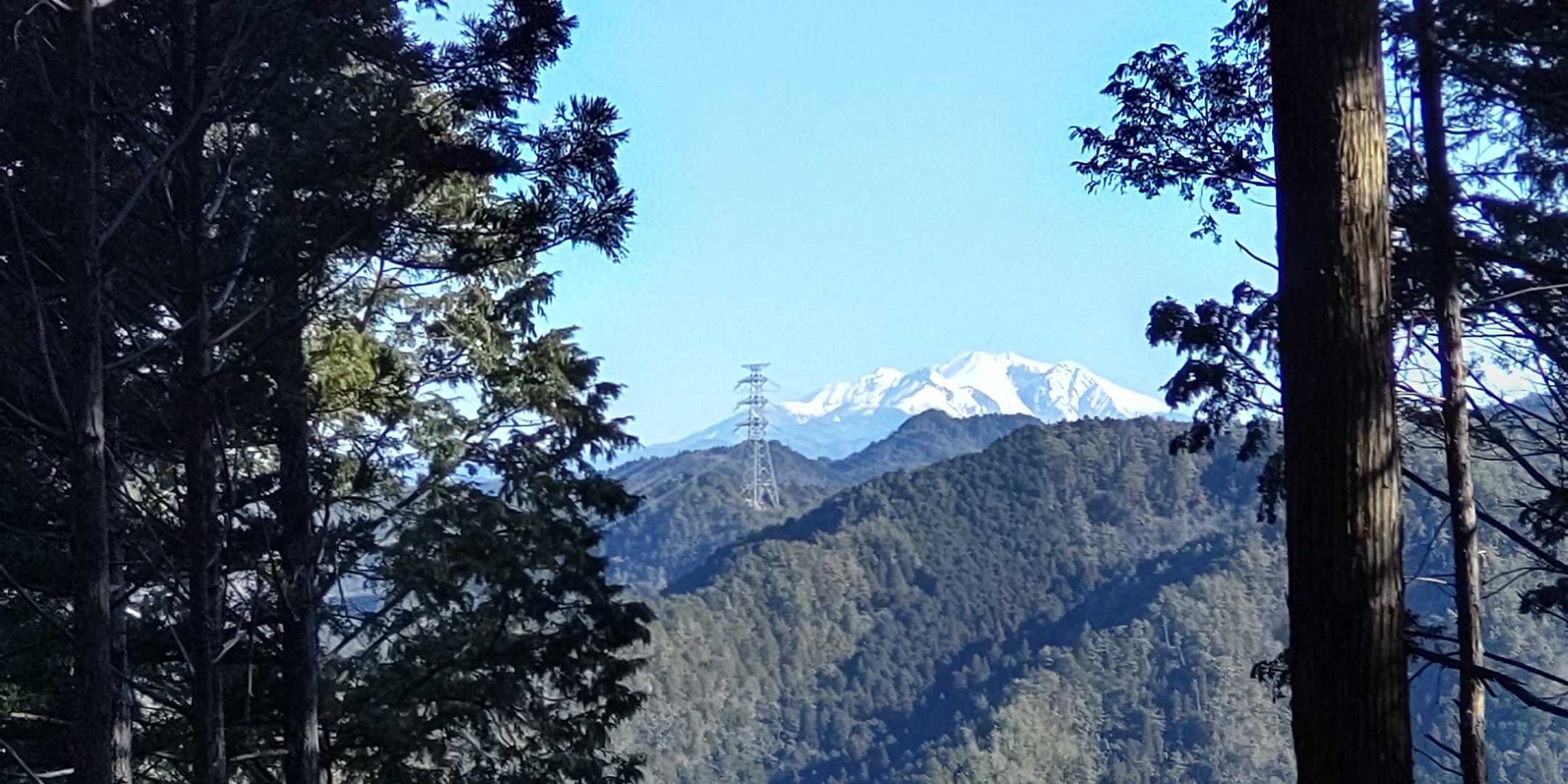 本線の分岐まで戻ると、隙間からは御嶽山🤩