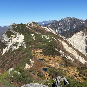 南岳手前には池塘が点在