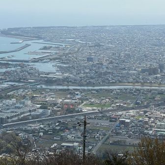 焼津の街並みと新幹線🚅