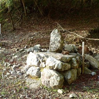 内の八重登山口
ここまで災害復旧工事用林道を歩くので、問題無し。