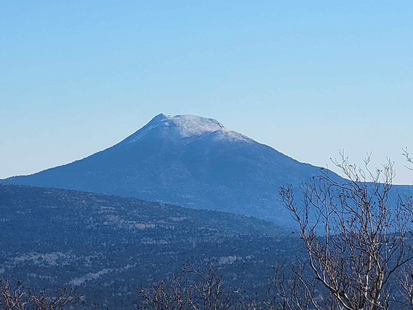 ちょっと富士山っぽい雄阿寒岳🗻