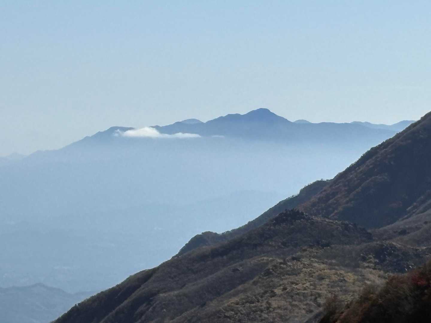 遠くに祖母山💕