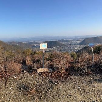 今日は黄砂のせいか遠くまでは見えませんが360°ビューでアルプスのお山なんかも見えるそうな〜
