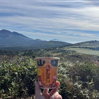 途中の三ツ石山硯標ノ台でランチ‼️
ハヤシメシくんもご満悦☺️