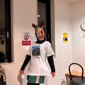 山頂でDELIさんとバタリ、誕プレで新しい藻岩Tシャツをゲット👚

いつもウシさんパンツだけど、本日はクリスマスカラーのパンツらしい🩲