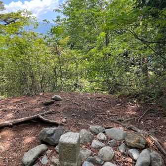 澤入（三等三角点）鋸山までもうひとふんばり😵