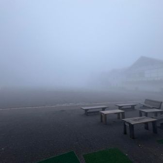 誰もいない☁️
朝の畳平バス停🚌