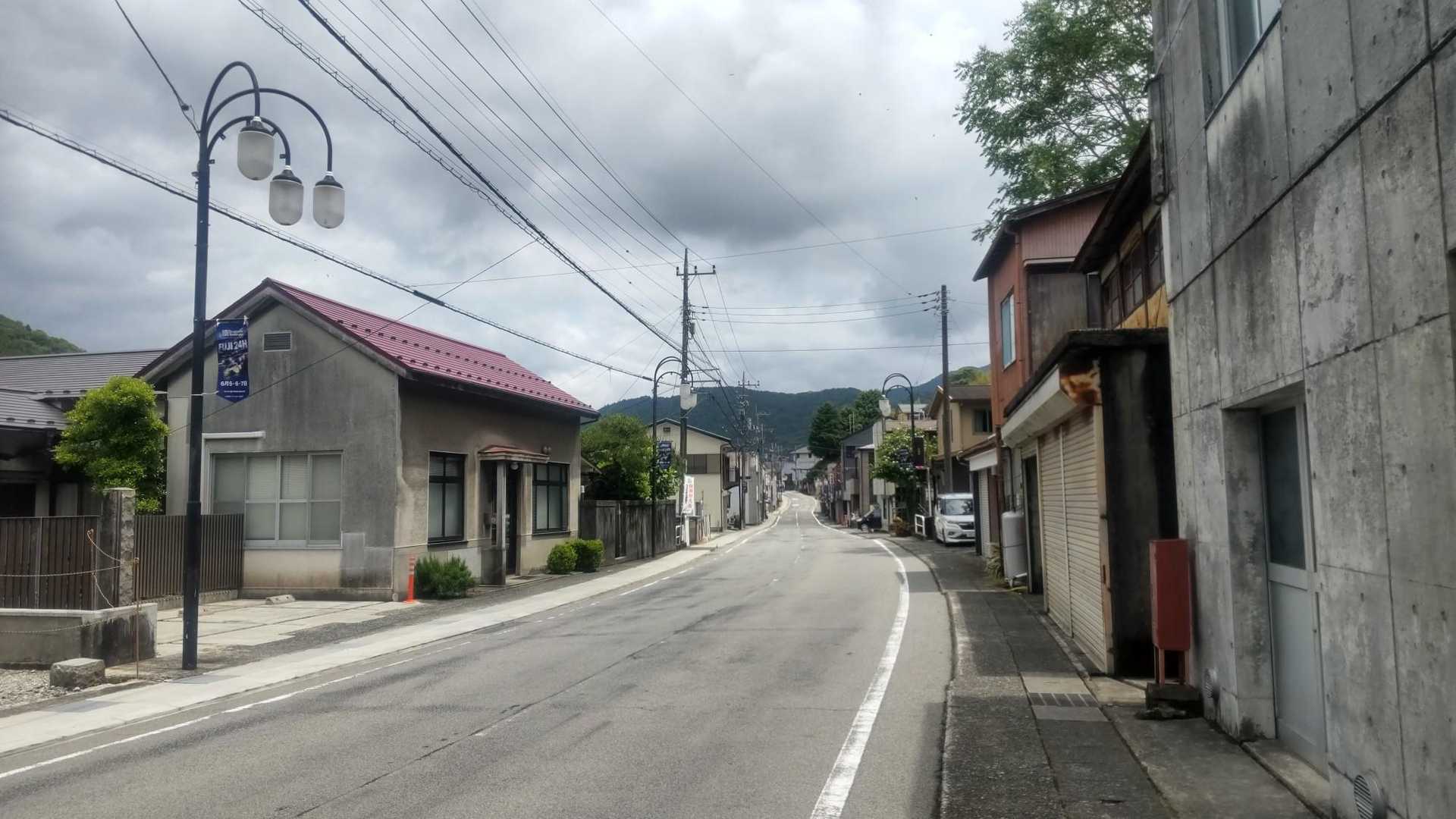あとは駅までトコトコ👣
ヤバイ…
お腹ペコペコ……
このままでは遭難ですよ(；´Д｀)