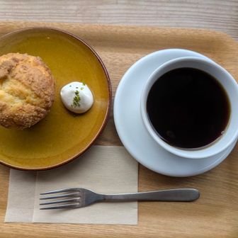 コーヒーと一緒にいただきます✨️
ランチ（コーヒー付き）1500円
マフィン（プレーン）は330円でした✨