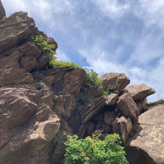 岩場の様子が更におかしくなる