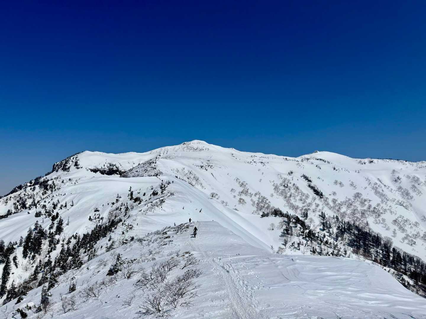 武尊山まであと少し。それにしても青空🩵が美しい