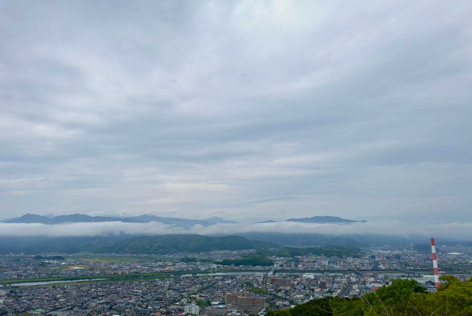 いつもの展望台より👀
遠い山々には雲がかかってます☁