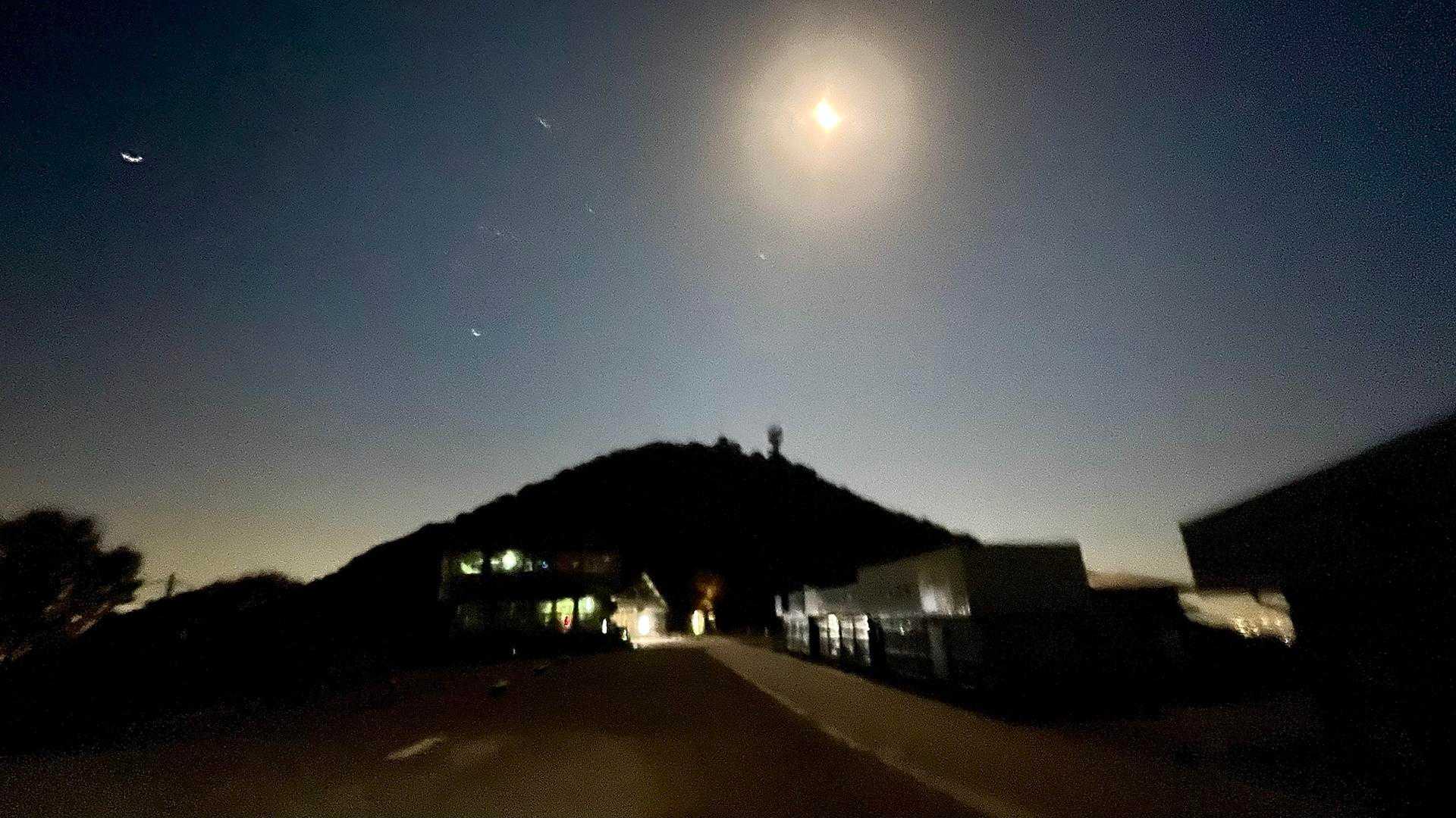 御幸ヶ原から男体山⛰️と月🌙