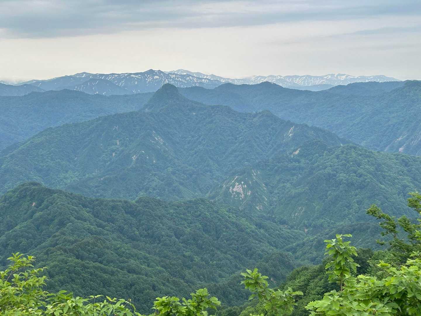 ほ〜😚✨
あのぽっこり山は「駒ヶ岳」
登れるらしい
薮山らしいけど🤭