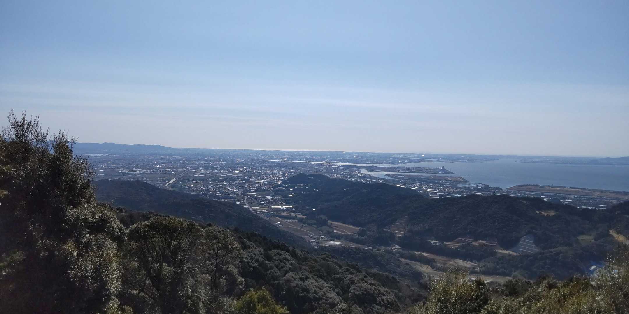 豊橋市街と三河湾