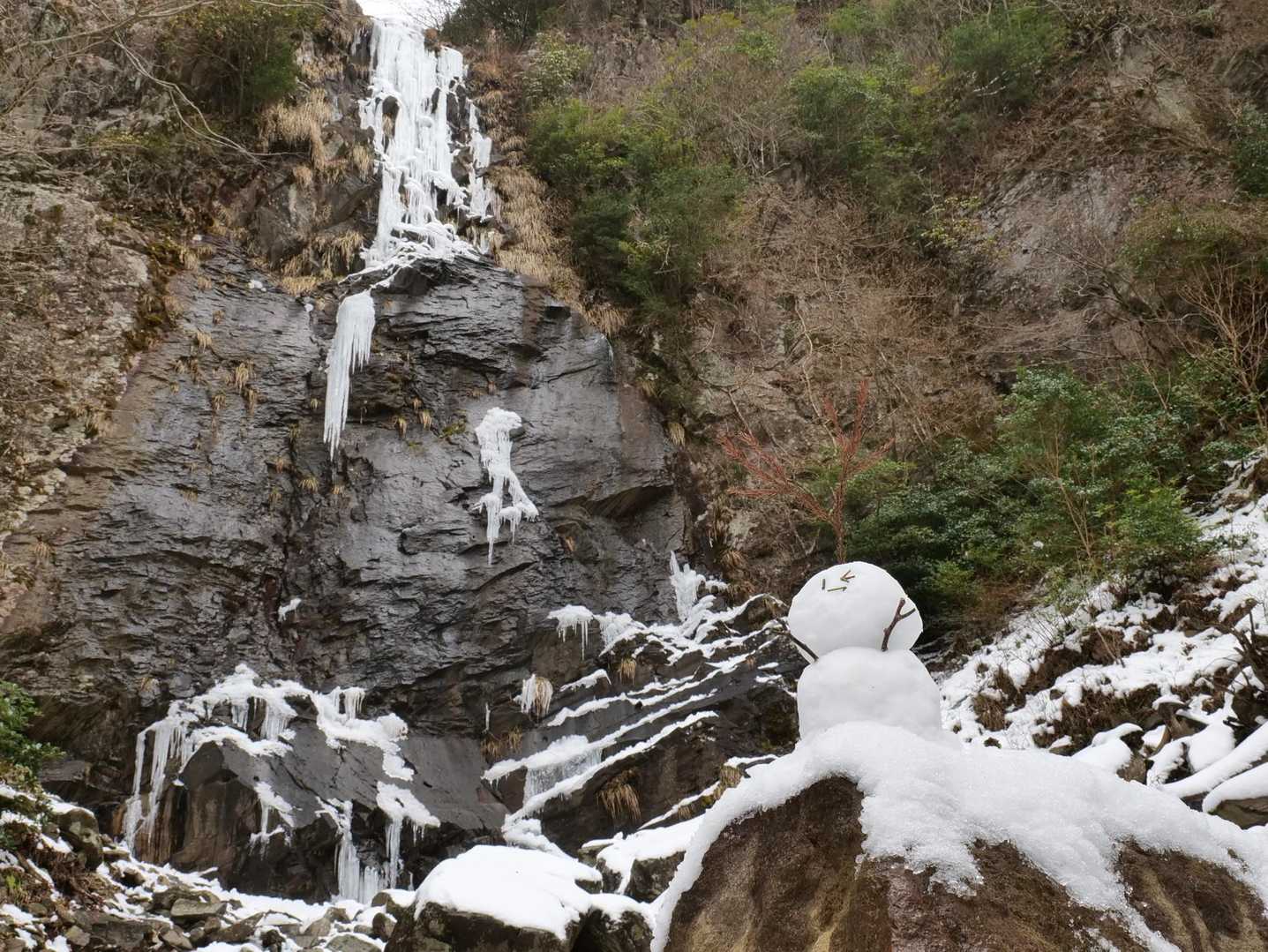いつか四王寺滝の立派な氷瀑＋ひこポンタの写真を撮りたくて、その練習。