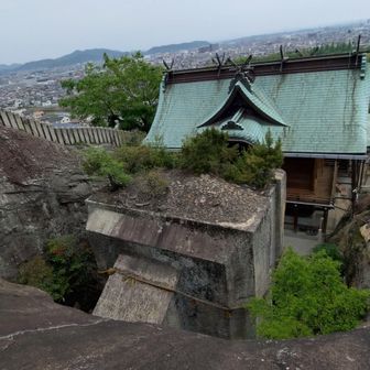 生石神社 『石の宝殿』