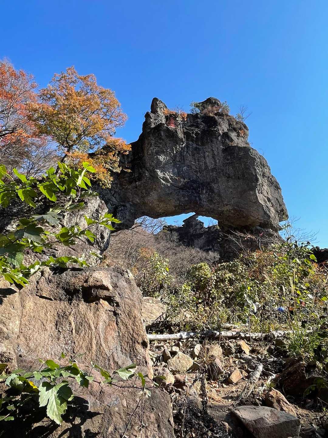 第四石門と空間に見える大砲岩