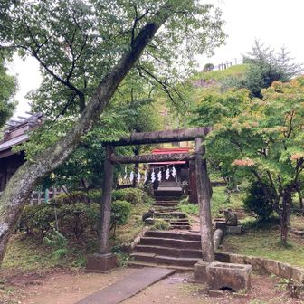 西武園ゴルフ場の横の道を歩いた先にある荒幡富士。