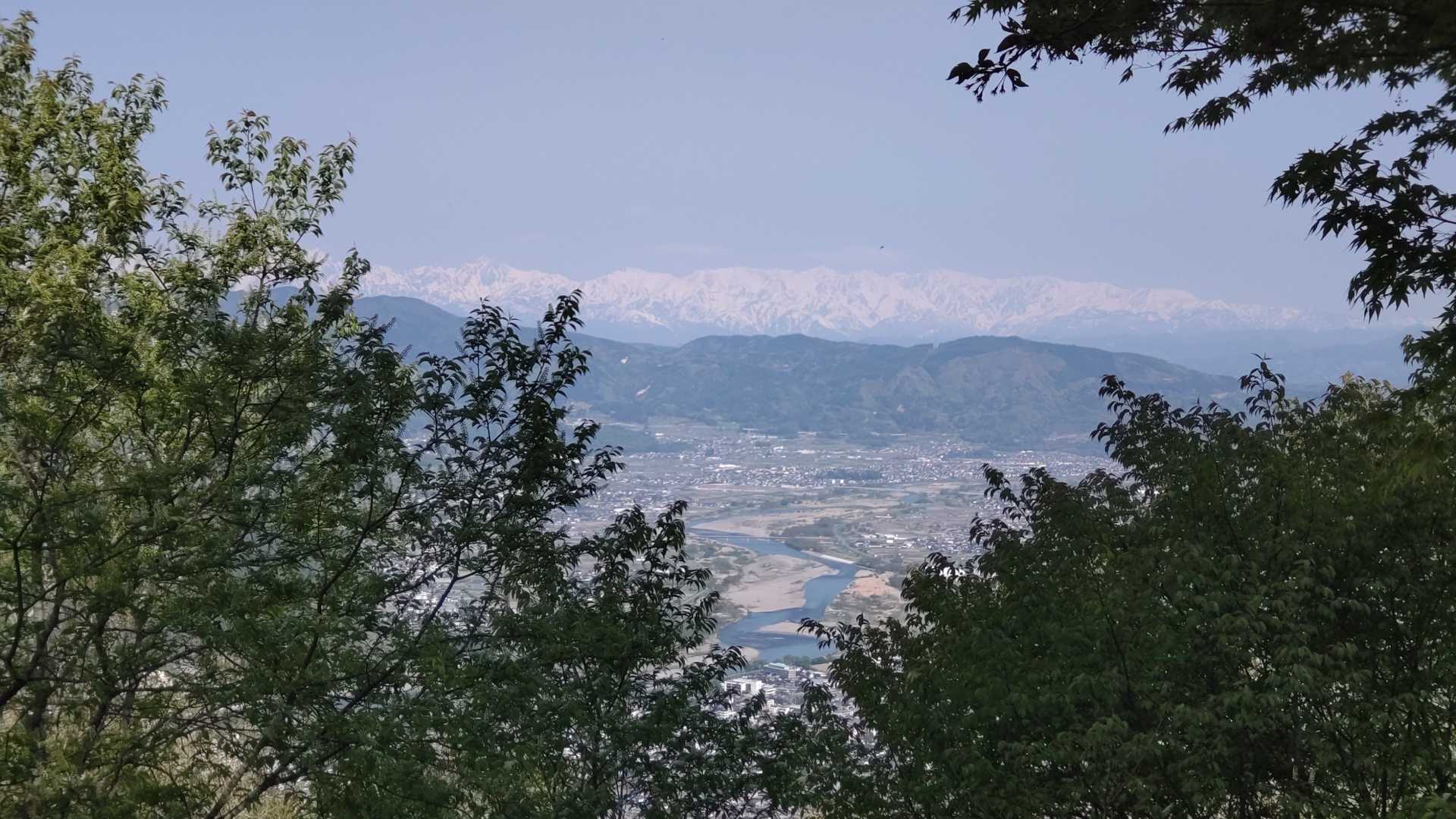 白馬方面の北アルプスも見えます