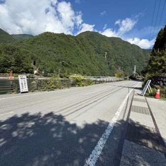 登山口まで車道を１時間以上歩きます。