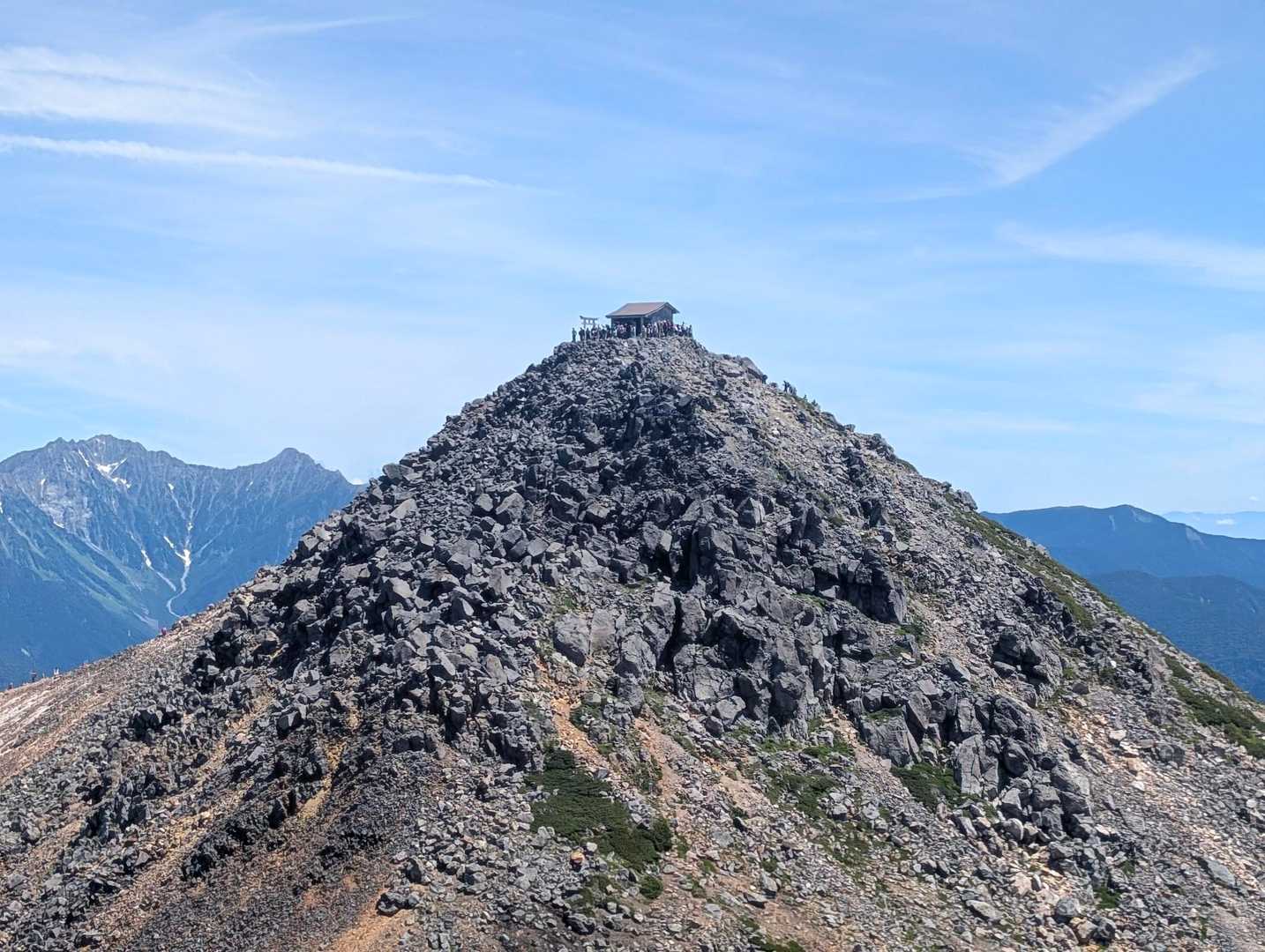隣のグレーピーク、大日岳より剣ヶ峰