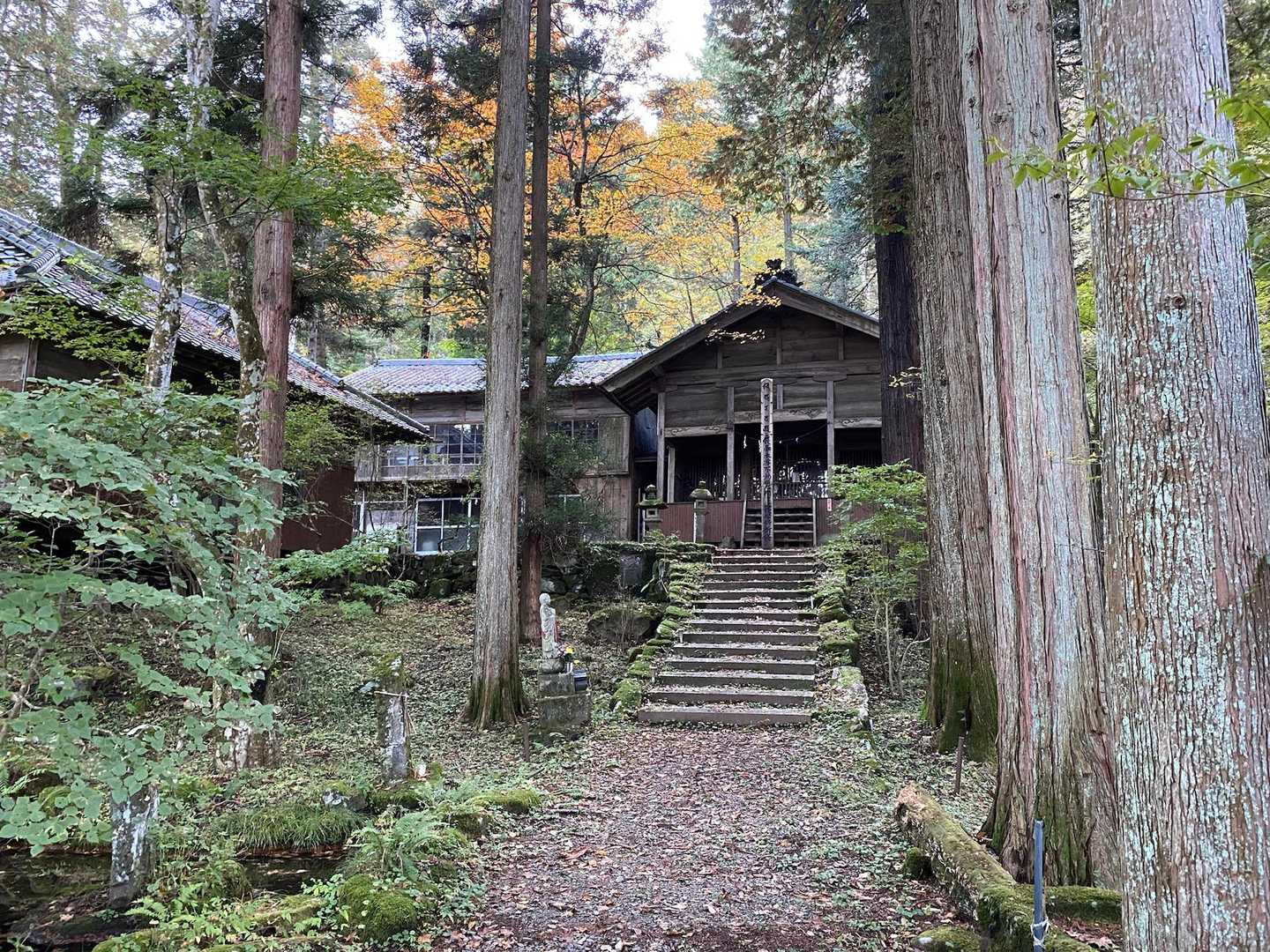 思ったより立派だった荒船不動尊