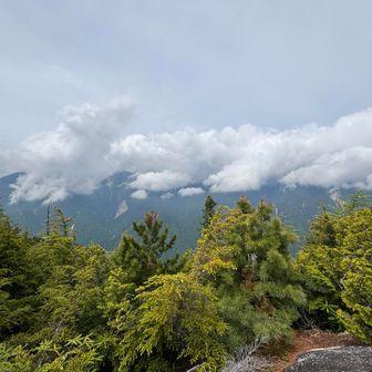 表銀座の絶景、燕岳が一望できるはずの場所
燕岳の稜線は雲の中☁️
次回は澄んだ日に訪れたいな（って、私、また来るつもり⁉️）