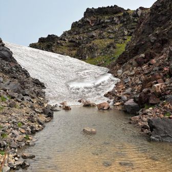雪渓が残っています。溶ける事あるのかな？