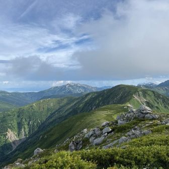 これからめざす丸山、三俣蓮華岳