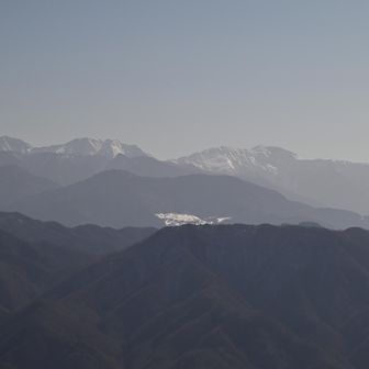 荒川三山と赤石岳。