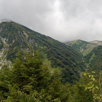 展望台から2500m峰鉢ヶ岳も見えるぞ！