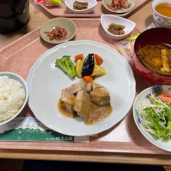 テーブルみんなでワイワイ
6人中5人が急遽の横尾山荘泊まり