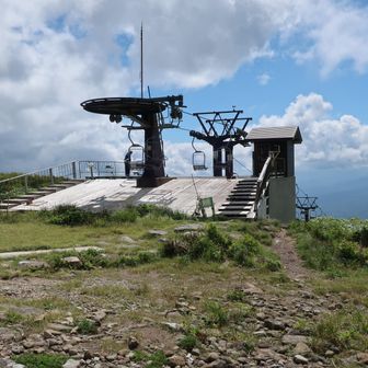 リフトで下ります。
