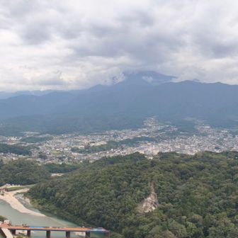 木曽川と恵那山