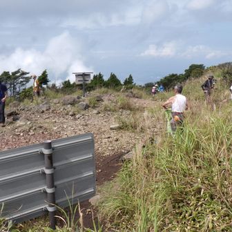 山頂の賑わい
