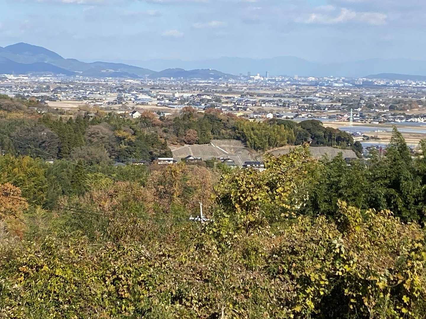 熊本市内
奥に花岡山
左側に金峰山がみえてきました🎶