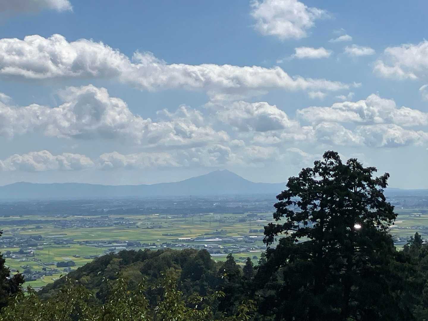 神社から筑波山がよく見えます。