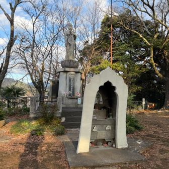 戦没者の慰霊碑かな