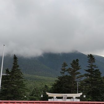 下山後の御嶽山。真っ白！