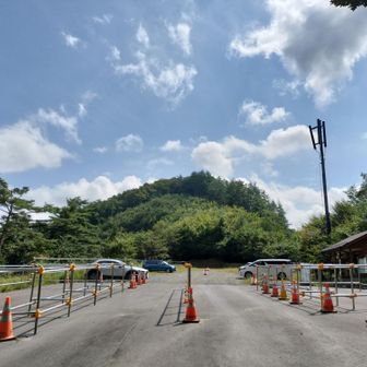 下山　ガラガラ駐車場