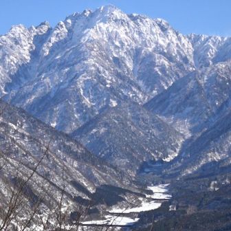 何枚撮ってもきりがないです📷🤩
この写真は、カバー画像ではタイトルで下の方が隠れるので、空の空間をギリギリまでなくして、カバー画像を意識して撮りました📷しかし、カバー画像はやはり蒸気霧🌫️のご来光🌄を抑え、フローズン❄️ノコンギクです💜😅
